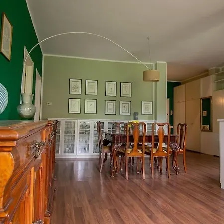 Fee4me Cozy House On The * 보시시오 파리니